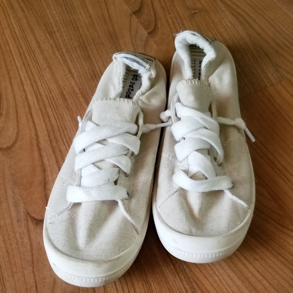 Canvas shoes